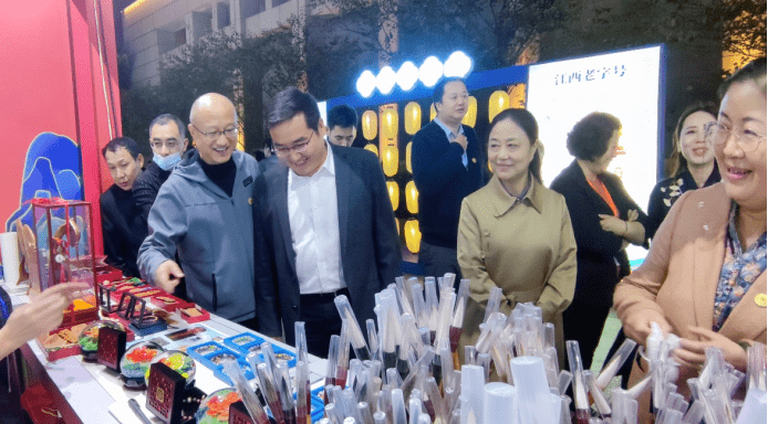 领导巡展.png